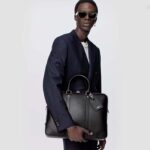 Louis Vuitton LV Unisex Porte-Documents Voyage Black Taiga Cowhide Leather - immagine 12