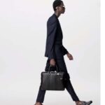 Louis Vuitton LV Unisex Porte-Documents Voyage Black Taiga Cowhide Leather - immagine 13