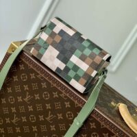 Louis Vuitton LV Unisex Steamer Wearable Wallet Green Damoflage Coated Canvas Leather Textile Lining (1)