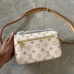 Louis Vuitton LV Women Pochette Métis East West Bag Monogram Dune Coated Canvas Cowhide-Leather - Imagen 3