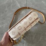 Louis Vuitton LV Women Pochette Métis East West Bag Monogram Dune Coated Canvas Cowhide-Leather - Imagen 5