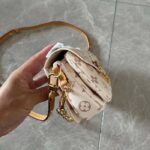 Louis Vuitton LV Women Pochette Métis East West Bag Monogram Dune Coated Canvas Cowhide-Leather - Imagen 4