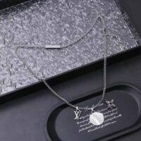 Louis Vuitton Men LV Liquid Pendant (1)