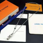 Louis Vuitton Unisex LV Trainer Strass Necklace-Green – Image 4