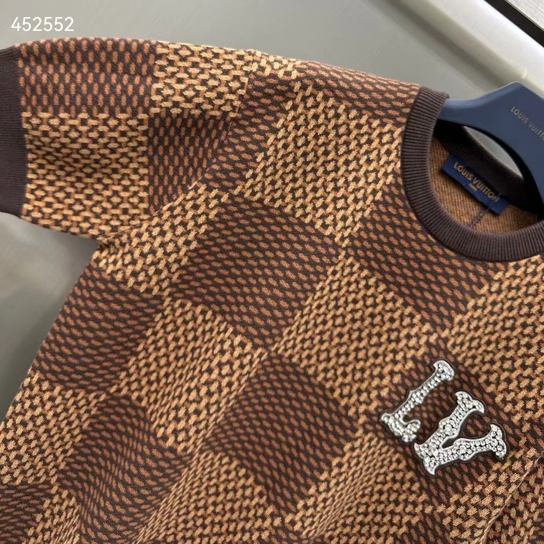 Louis Vuitton Men Short-Sleeved Cotton Damier Crewneck Crystal LV Patch Regular Fit Pop Jacquard 1AFIUP (6)
