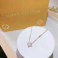 Louis Vuitton Women Color Blossom Star Pendant in Pink Gold (1)