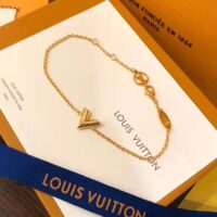 Louis Vuitton Women Essential V Bracelet (1)