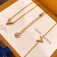 Louis Vuitton Women Essential V Bracelet (1)