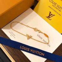 Louis Vuitton Women Essential V Bracelet (1)