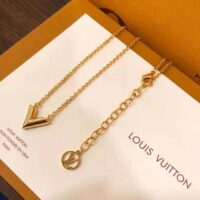 Louis Vuitton Women Essential V Bracelet (1)