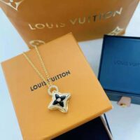 Louis Vuitton Women Ever Blossom Pendant (1)