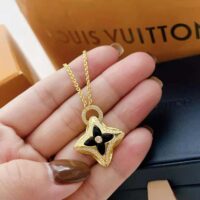 Louis Vuitton Women Ever Blossom Pendant (1)