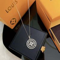 Louis Vuitton Women Idylle Blossom Medallion White Gold and Diamonds (1)