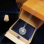 Louis Vuitton Women Idylle Blossom Medallion White Gold and Diamonds - Image 8