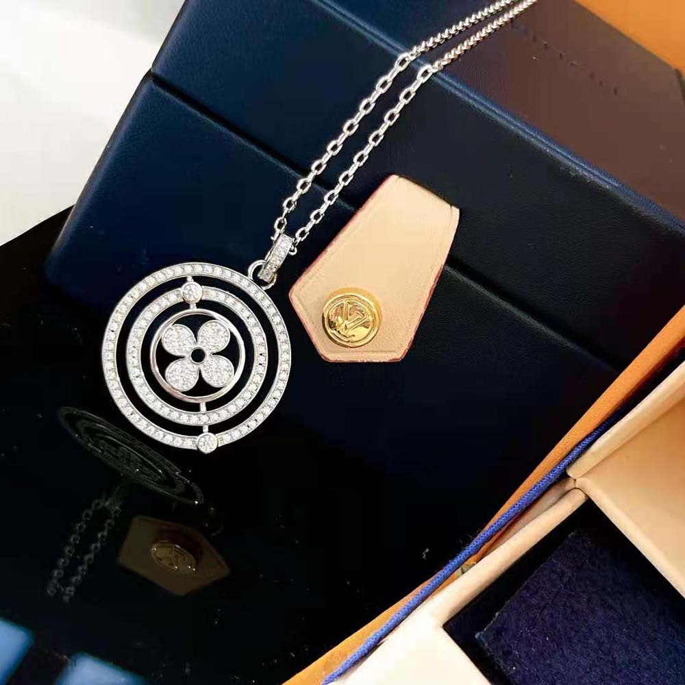 Louis Vuitton Women Idylle Blossom Medallion White Gold and Diamonds