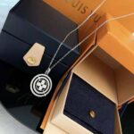 Louis Vuitton Women Idylle Blossom Medallion White Gold and Diamonds - Image 6