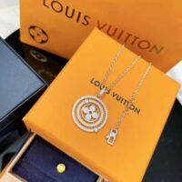 Louis Vuitton Women Idylle Blossom Medallion White Gold and Diamonds (1)