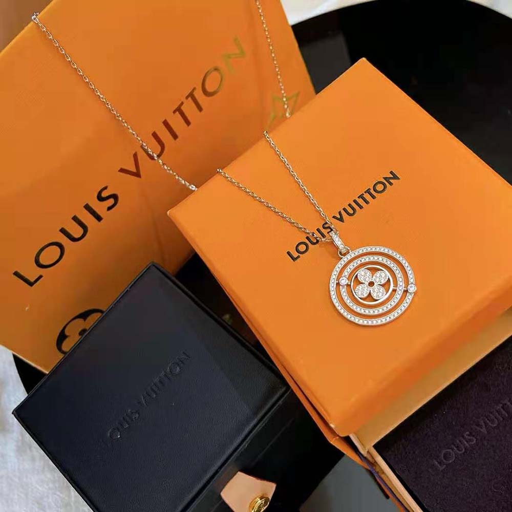 Louis Vuitton Women Idylle Blossom Medallion White Gold and Diamonds