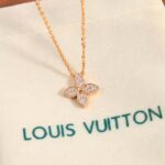 Louis Vuitton Women Idylle Blossom Pendant Pink Gold and Diamonds – Image 4