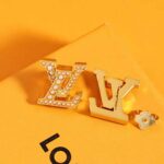 Louis Vuitton Women LV Iconic Pearls Earrings - Bild 5