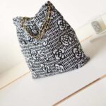 Chanel Women CC 22 Handbag Cashmere Jacquard Gold Metal Black White - Bild 4