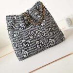 Chanel Women CC 22 Handbag Cashmere Jacquard Gold Metal Black White - Bild 3