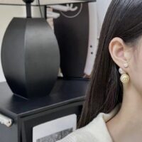 Dior Women Dior Tribales Earrings White Resin Pearls Latte Glass (10)