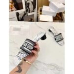 Dior Women Dway Heeled Slide White Black Embroidered Cotton Toile De Jouy Voyage Motif Reference: KCQ902VOY_S15W - Bild 9