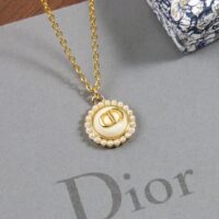 Dior Women Petit CD Baroque Necklace White Resin Pearls Latte Glass (2)