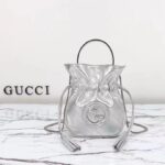 Gucci Women GG Blondie Mini Bucket Bag Silver Metallic Leather - Imagen 2