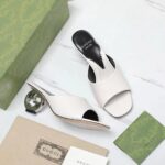 Gucci Women Interlocking G Heel Sandal White Leather Mid 7.6 CM Heel - Bild 6