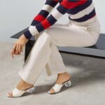 Gucci Women Interlocking G Heel Sandal White Leather Mid 7.6 CM Heel - Bild 11