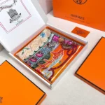 Sciarpa Hermes Super Silk Quest Detail da donna in twill arancione 90