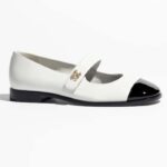 Chanel Femme CC Mary Janes Cuir de Veau Verni Blanc Noir Talon 2 CM
