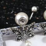 Dior Women CD Papillon De Nuit Earrings Antique Silver Metal Pearls - Imagen 6