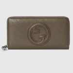 Portafoglio unisex Gucci GG Blondie con cerniera in pelle marrone con motivo G intrecciato rotondo