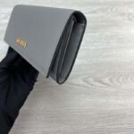 Gucci Unisex GG Continental Wallet Light Grey Leather Taffeta Lining - immagine 7