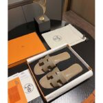 Hermes Unisex Oran Sandal Étoupe Epsom Calfskin Natural Leather Sole - immagine 2