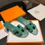 Hermes Unisex Oran Sandal Green Epsom Calfskin Natural Leather Sole – Image 2