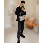 Louis Vuitton LV Unisex Hand It All PM Sandy Mahina Calfskin M24255 - immagine 13