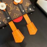 Louis Vuitton LV Unisex Mister Trunk Key Holder And Bag Charm M01201 - immagine 13