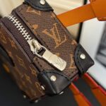 Louis Vuitton LV Unisex Mister Trunk Key Holder And Bag Charm M01201 - immagine 14