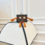 Louis Vuitton LV Unisex Mister Trunk Key Holder And Bag Charm M01201 - immagine 11