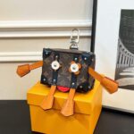 Louis Vuitton LV Unisex Mister Trunk Key Holder And Bag Charm M01201 - immagine 3