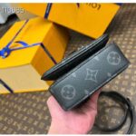 Louis Vuitton LV Unisex S-Lock Vertical Wearable Wallet Monogram Coated Canvas M82252 - Imagen 5