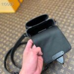 Louis Vuitton LV Unisex S-Lock Vertical Wearable Wallet Monogram Coated Canvas M82252 - Imagen 6