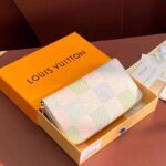 Louis Vuitton LV Unisex Zippy Wallet Pistachio Green Damier Coated Canvas N40748 – Bild 2