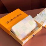 Louis Vuitton LV Unisex Zippy Wallet Pistachio Green Damier Coated Canvas N40748 – Bild 3