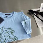 Louis Vuitton Women LV Graphic Short-Sleeved Crewneck Regular Fit 1AFPY4 - immagine 7