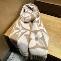 Louis Vuitton Unisex LV Medallion Scarf Beige Wool Jacquard M79213 (7)